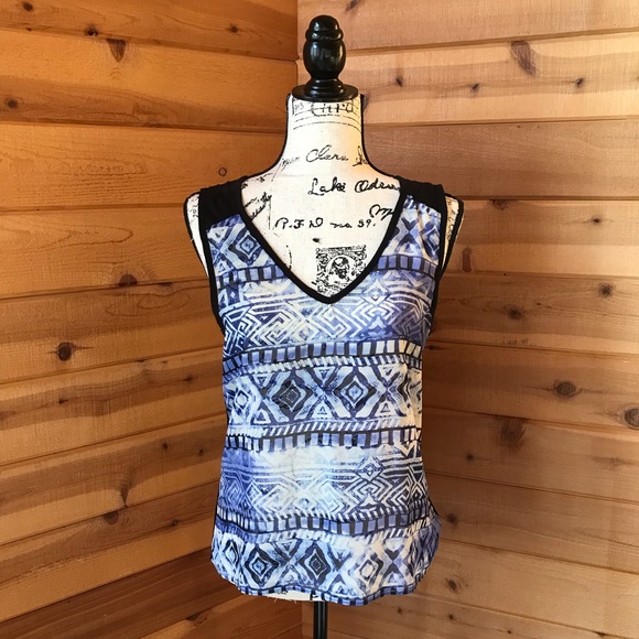 💙 Aztec Print Top - Picture 2 of 3